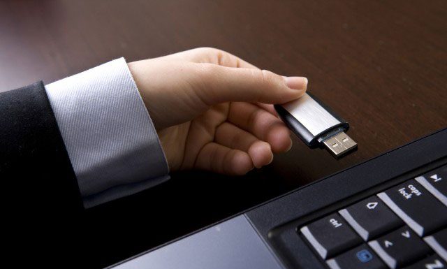 جلوگیری از باز شدن خودکار فلش مموری در ویندوز ۱۰